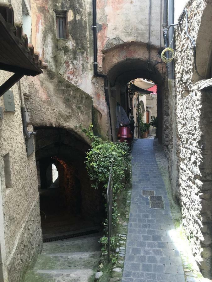 Via Col Tempo Bed & Breakfast Pigna Exterior photo